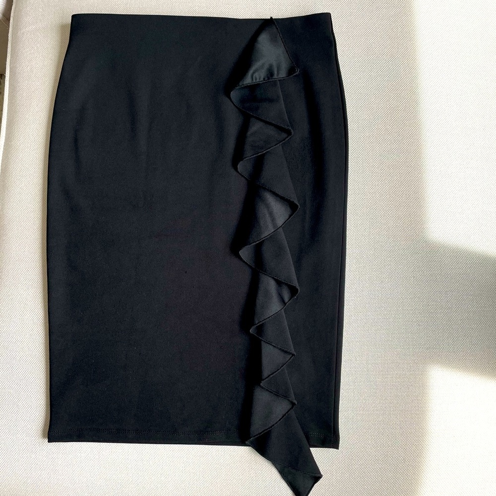 Beautiful Pencil Skirt With Waterfall Side Ruffle. Knee length. Size S.